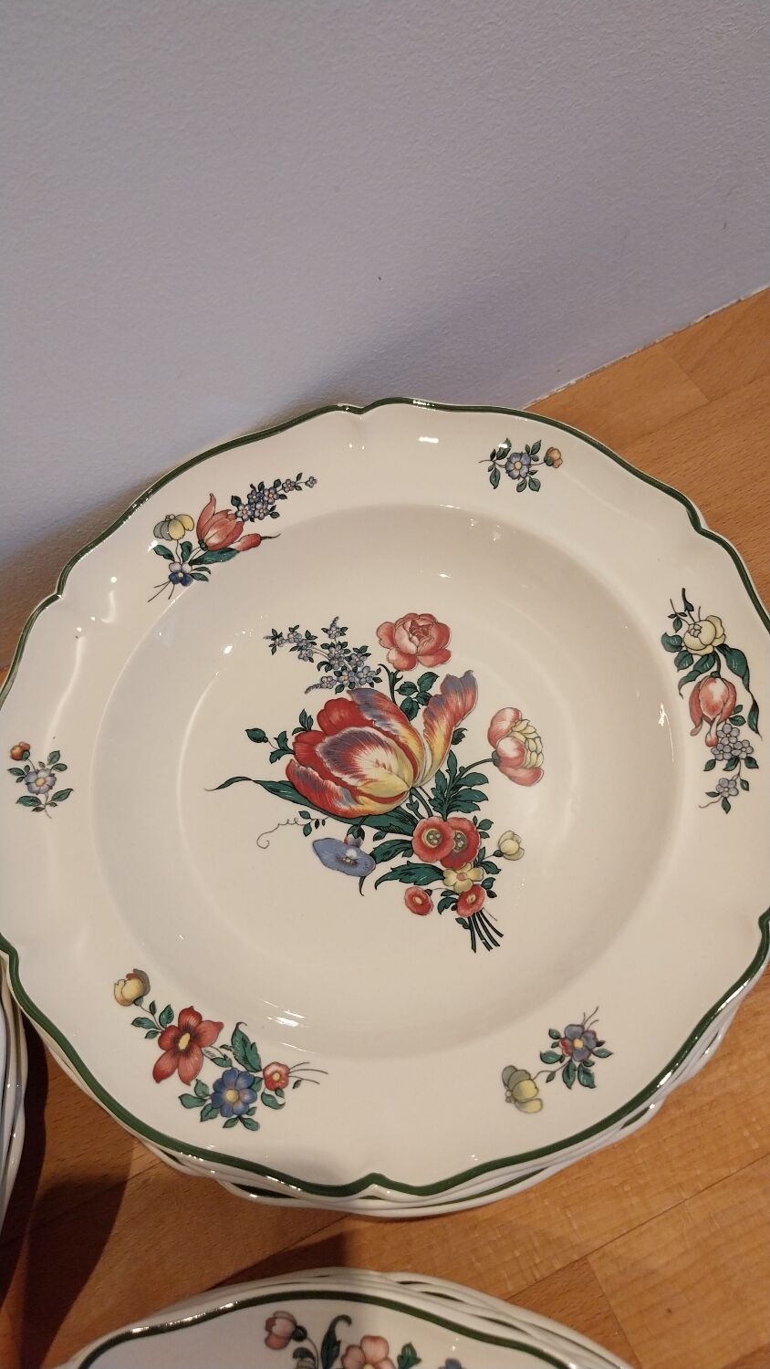 10 vintage Villeroy & Boch plates with flowers