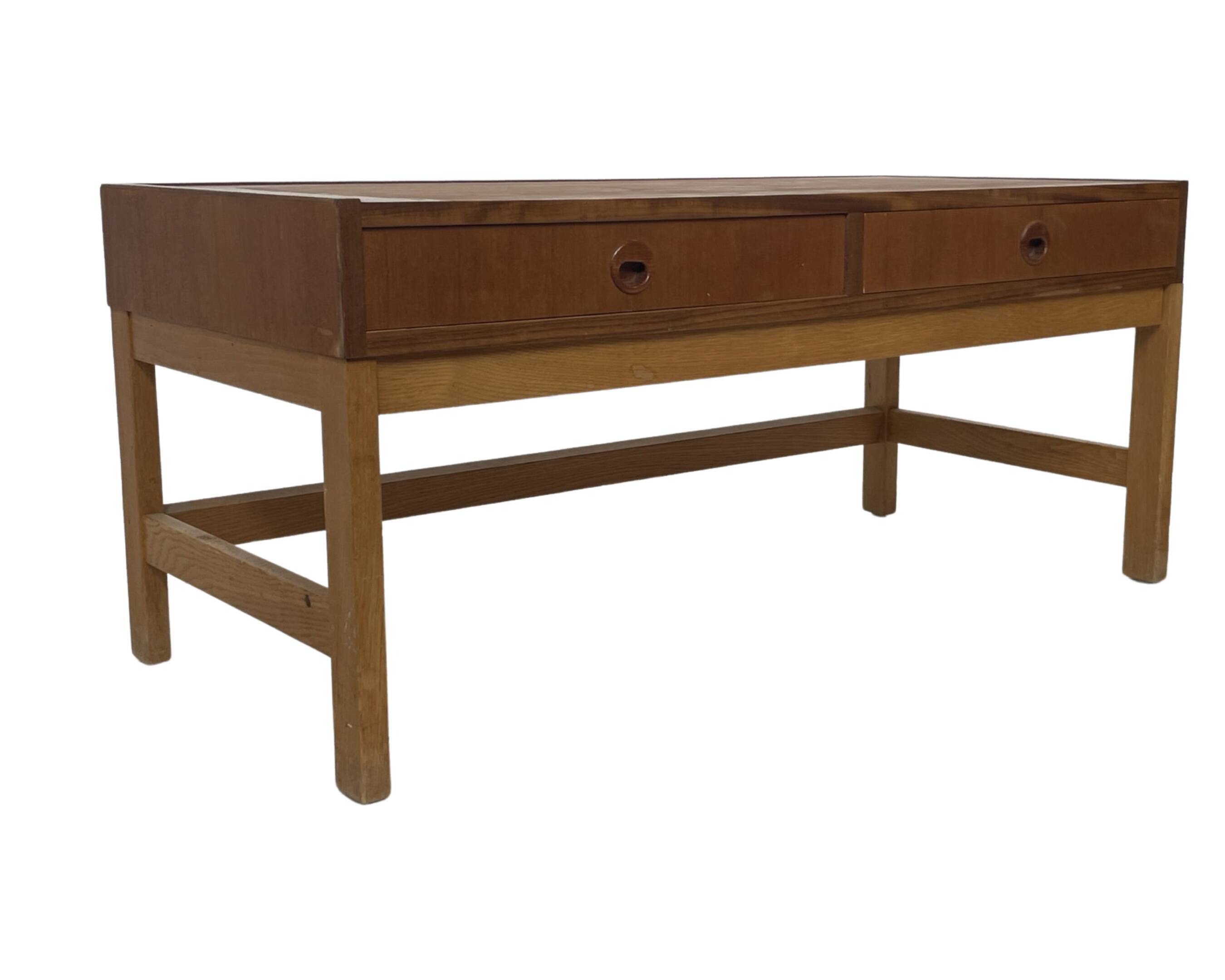 Meuble bas vintage danois modèle 1960, placage de teck