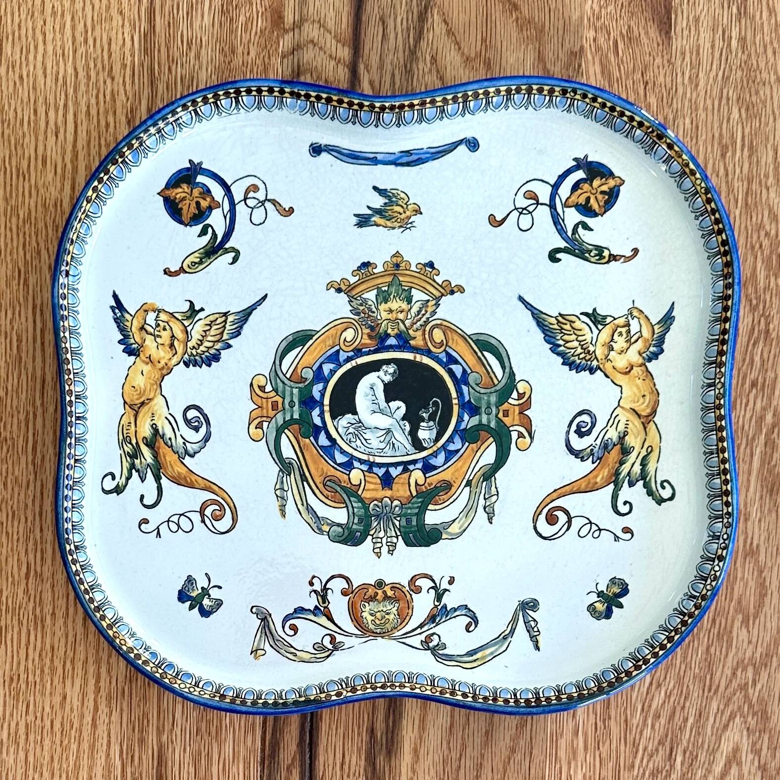 Antique Gien dish - 19th century - Italian Renaissance earthenware - Grotesque and allegorical decoration, 26.5 cm