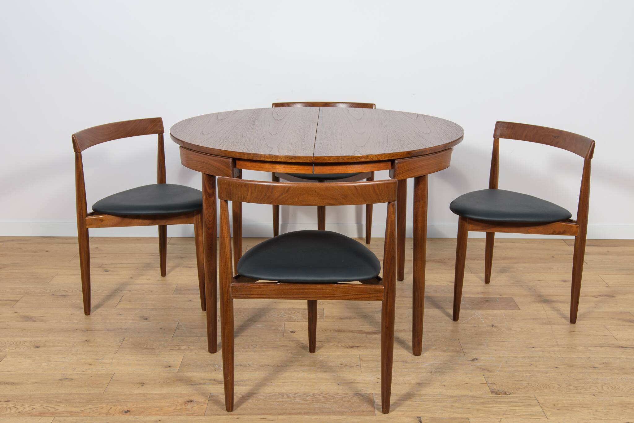 Mid-Century Teak Dining Table and Chairs Set by Hans Olsen for Frem Røjle.