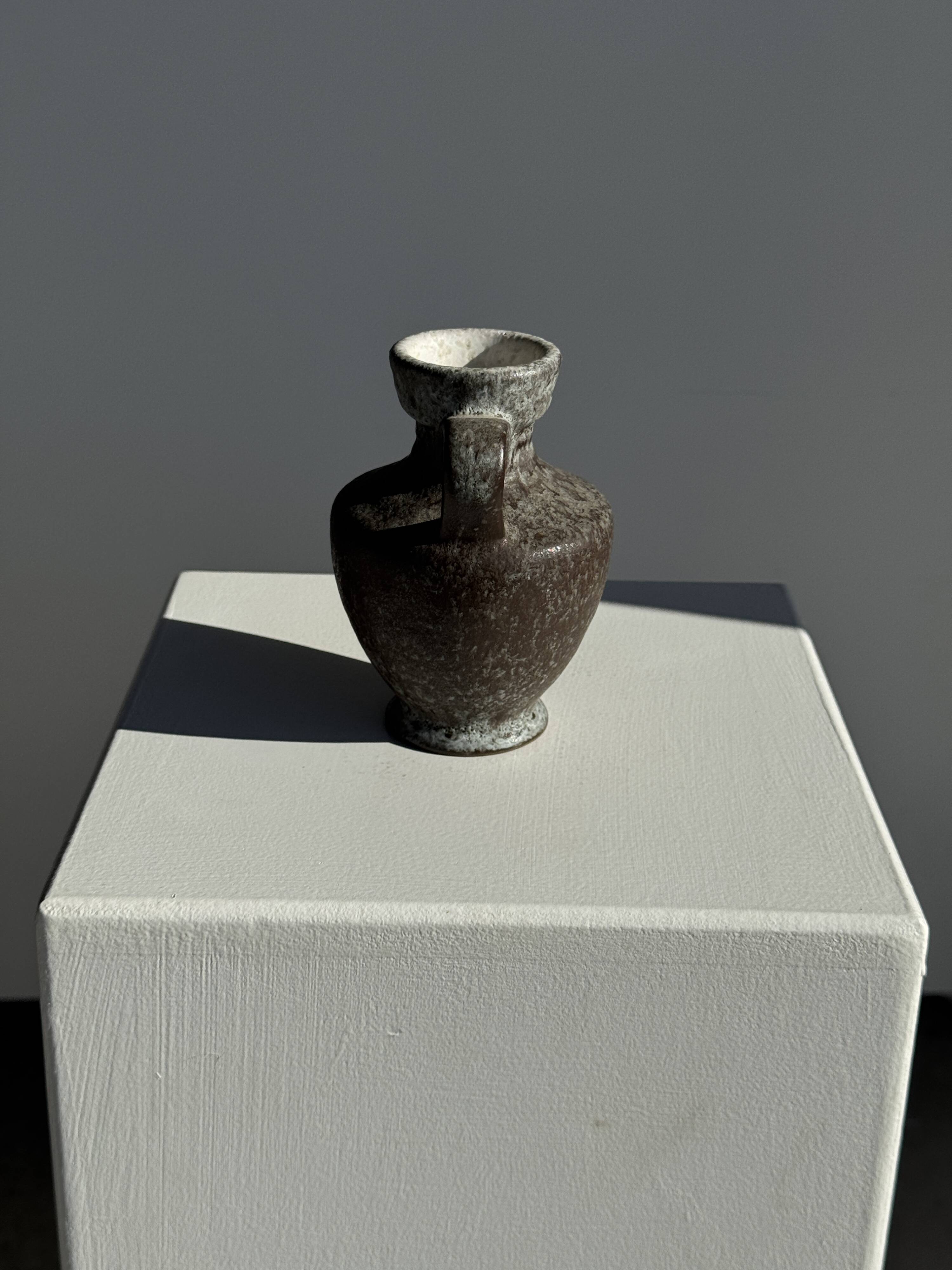Mini grey stoneware carafe H13 D9