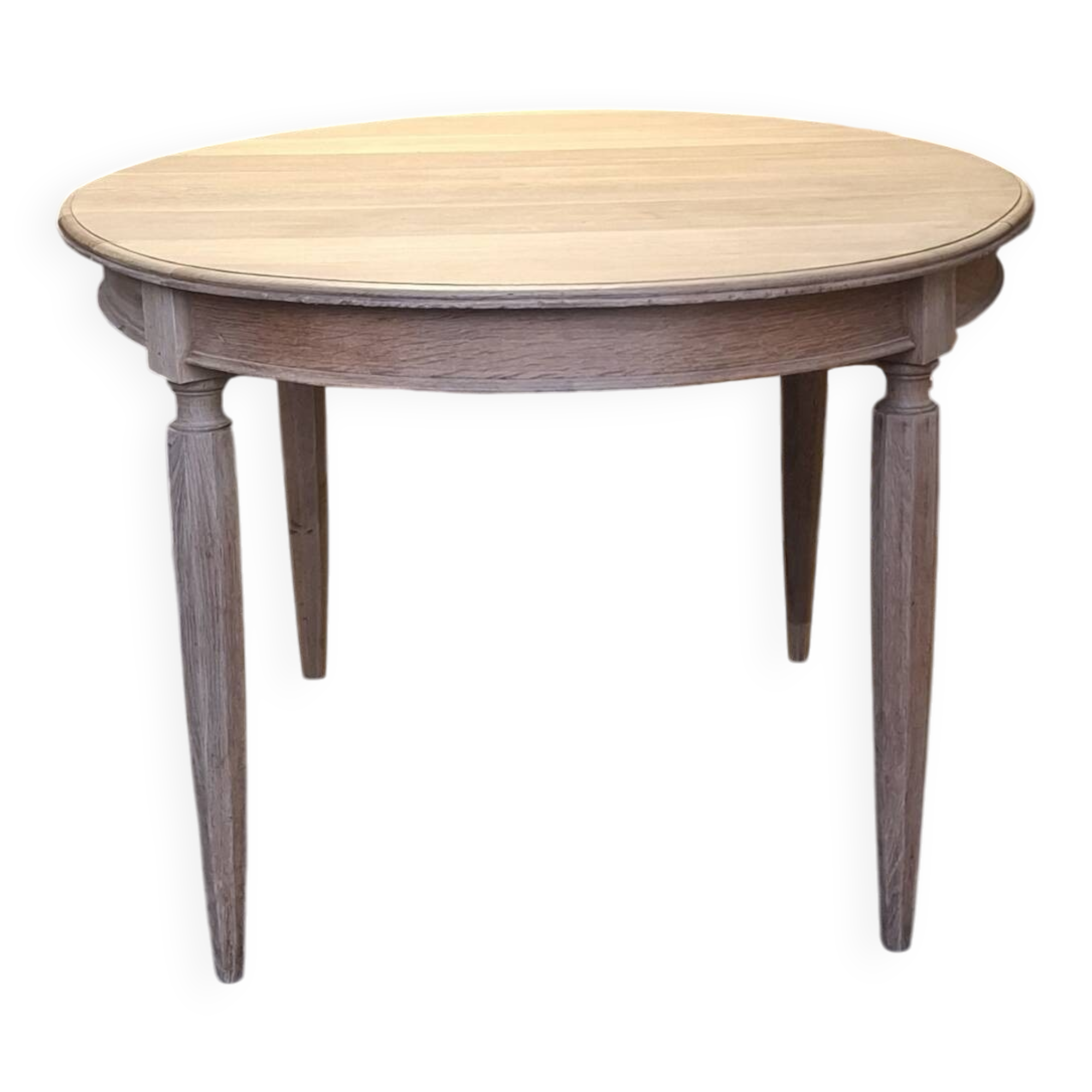 Extendable oval table