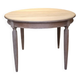 Extendable oval table
