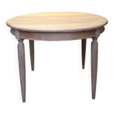 Extendable oval table