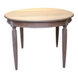 Extendable oval table
