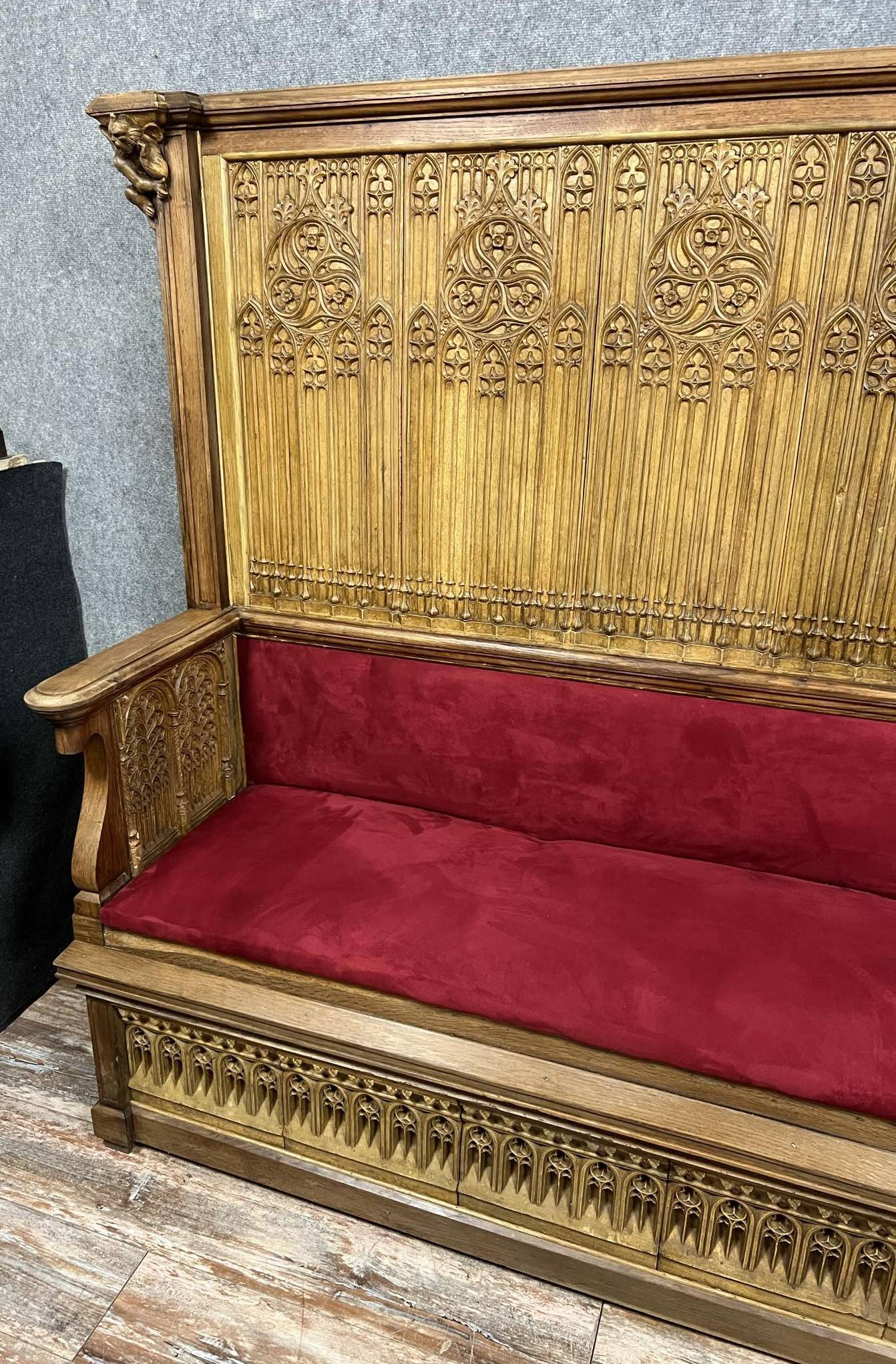 Monumental Gothic style bench in solid oak and patinated plaster circa 1800 / length 282 cm