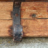 Old workshop coat hanger at 6 patères