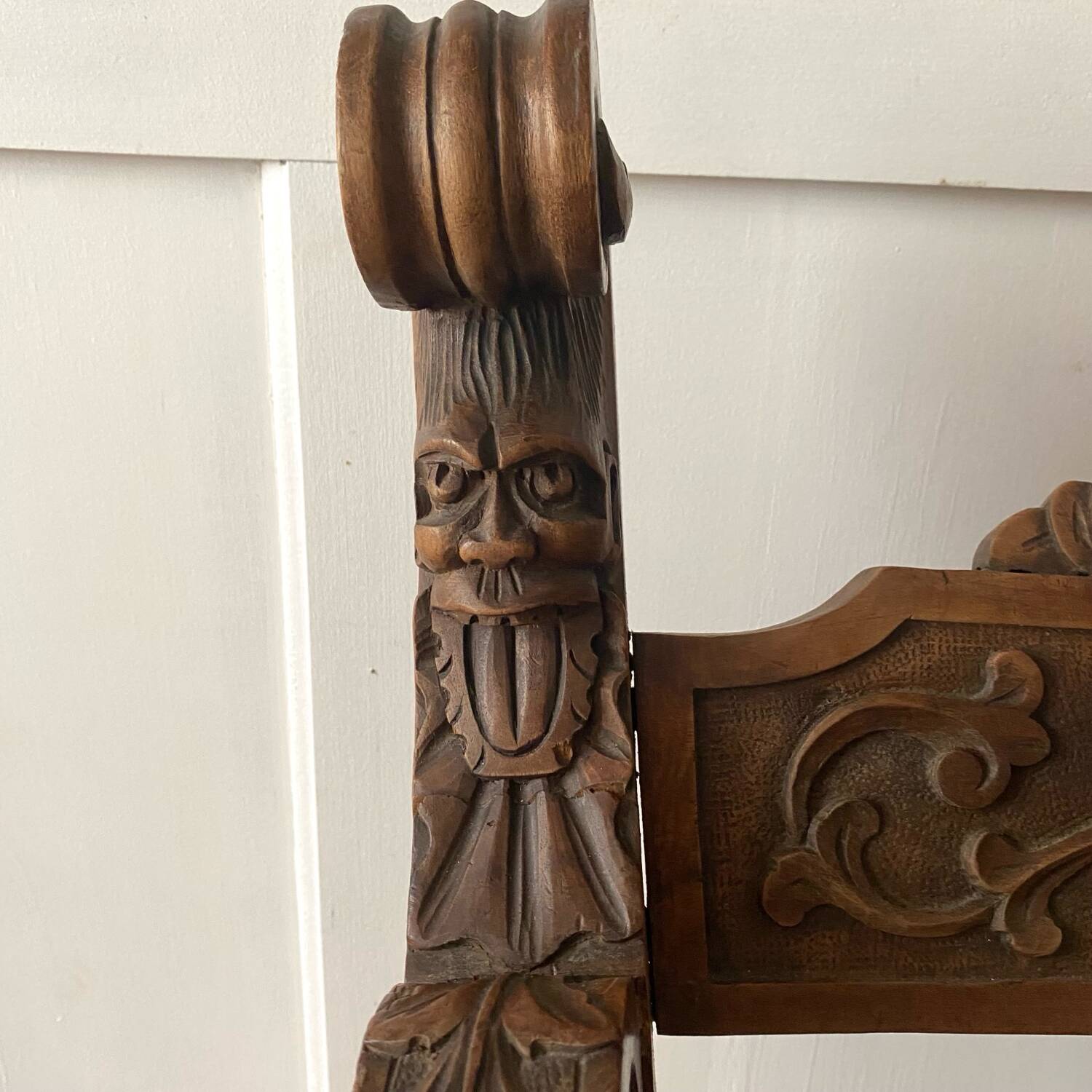 Dagobert armchair in carved wood