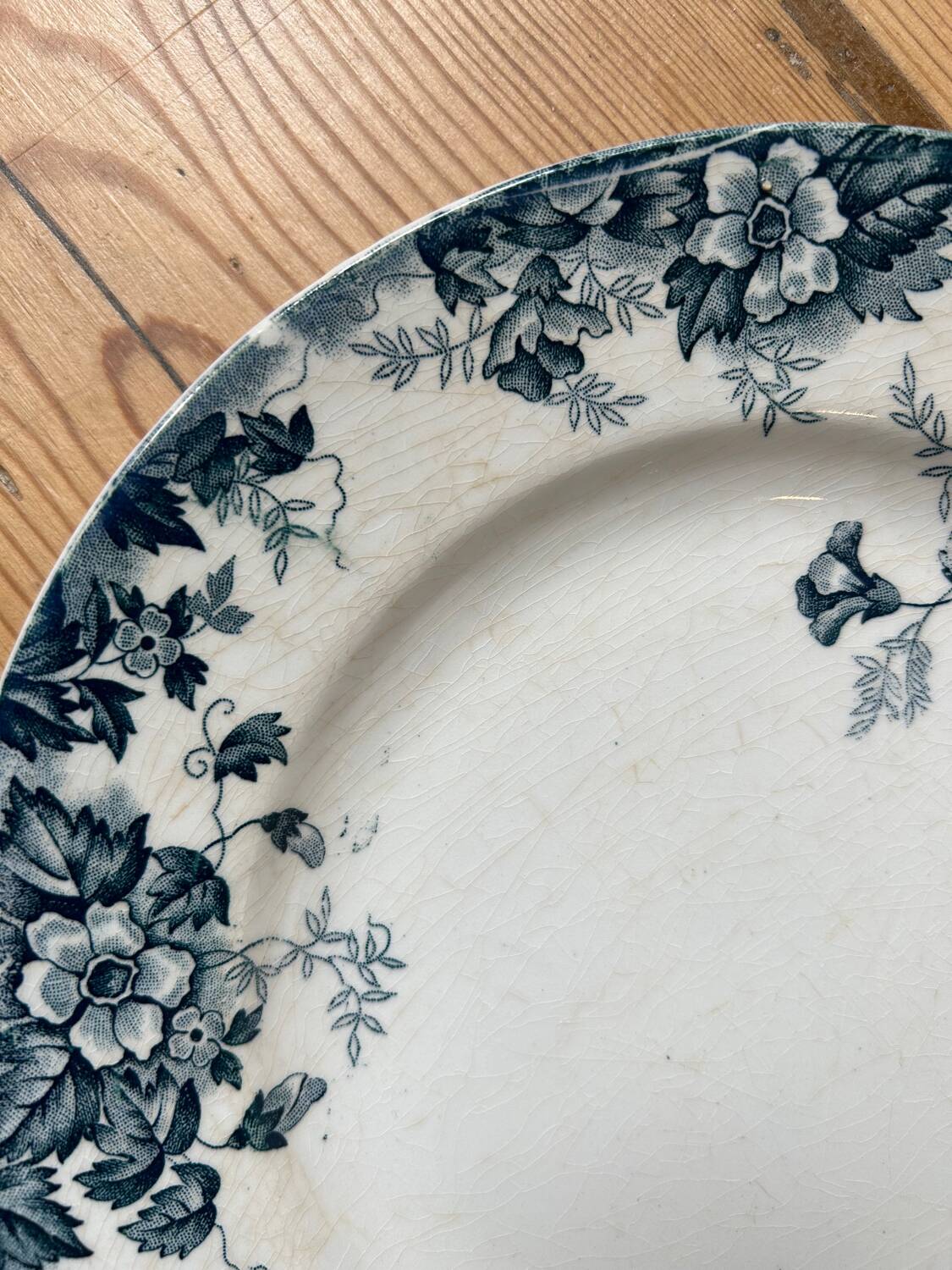 Set of 3 old flat plates Terre de Fer