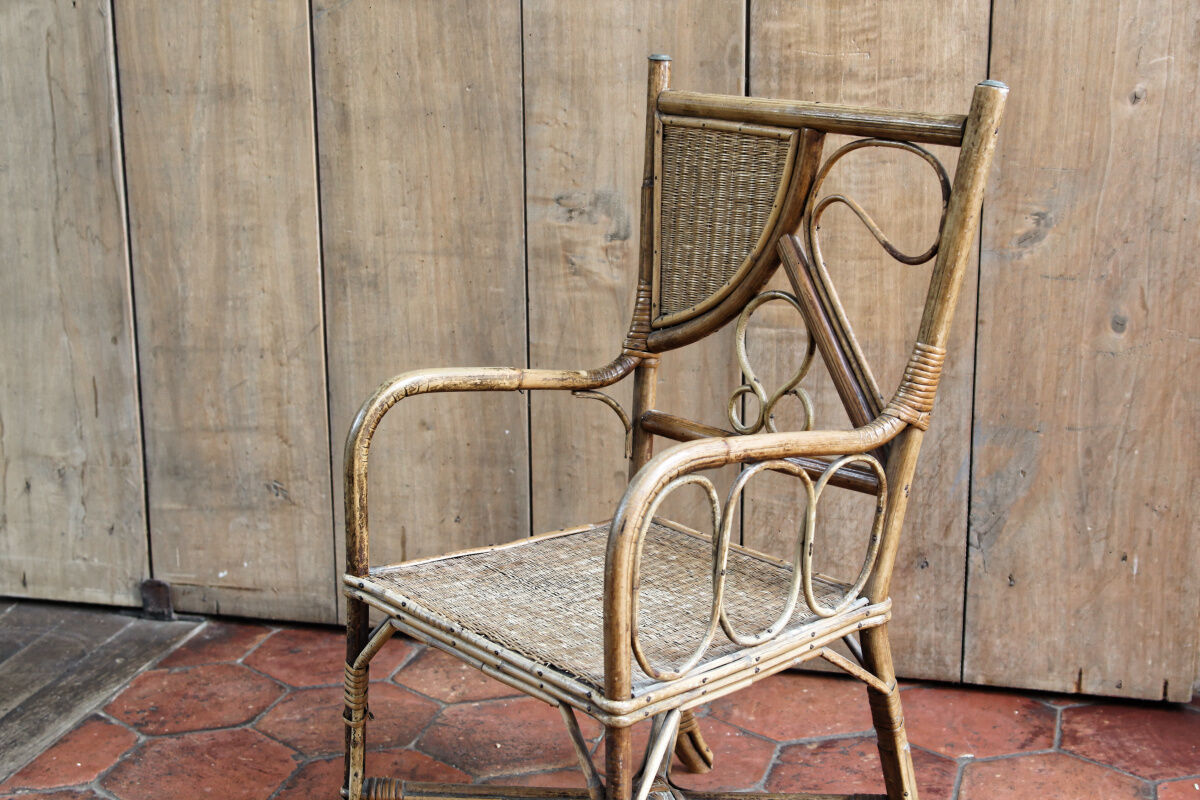 Fauteuil en rotin asymétrique