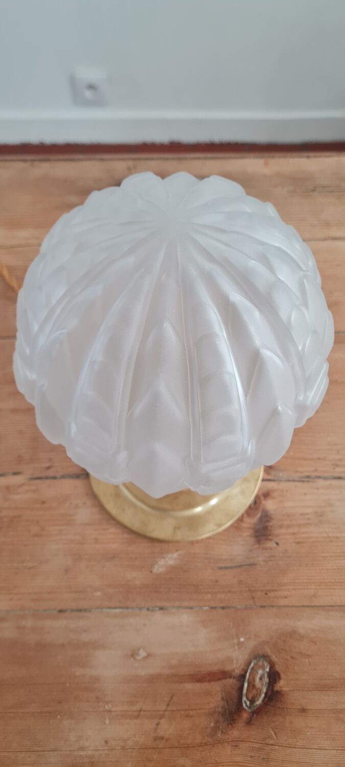 Table lamp in pressed glass