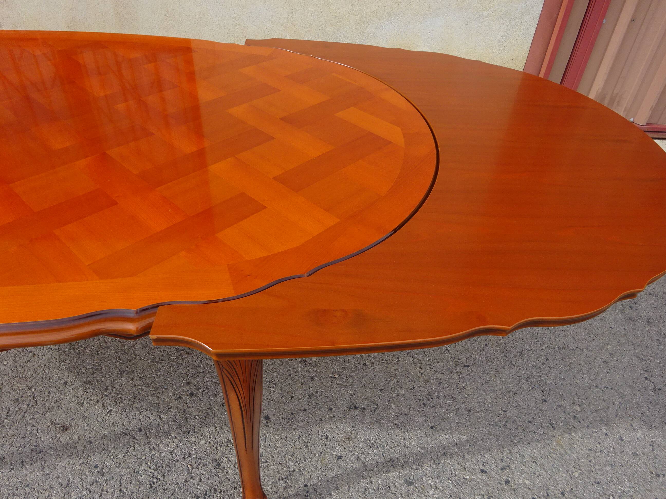 Table ovale avec rallonges, style Louis XV