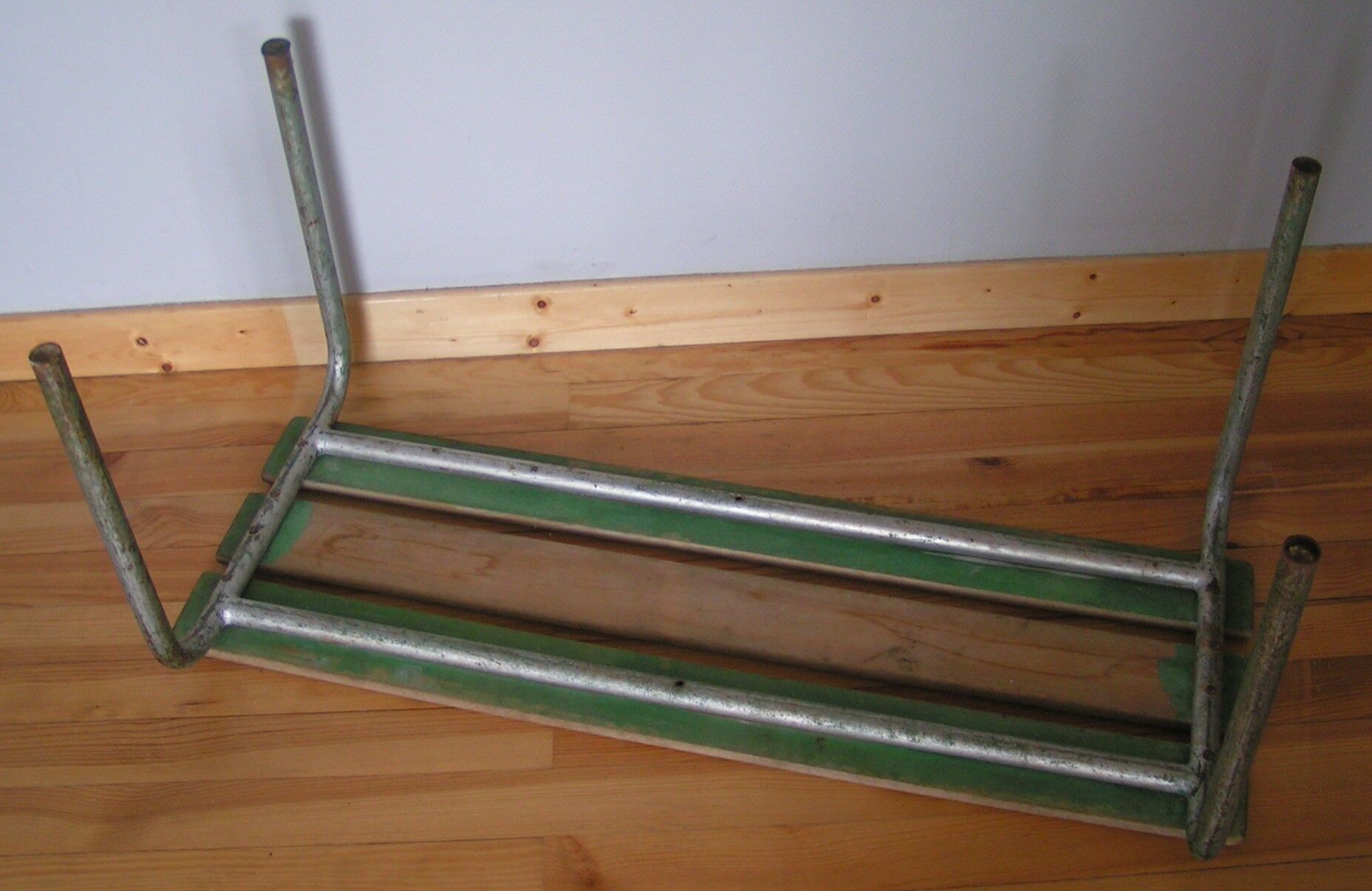 School in wood and metal 60 - 70s bench