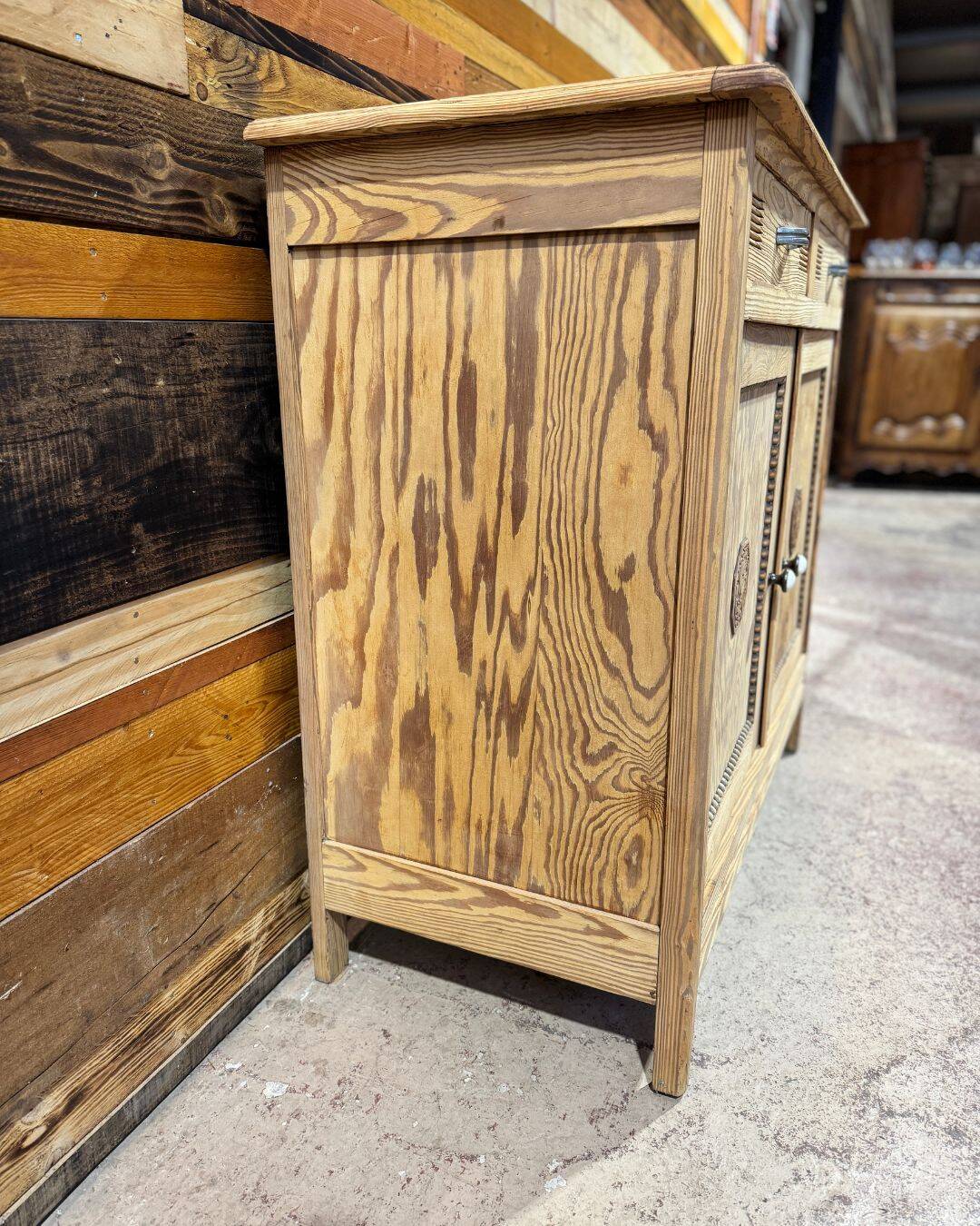 Small low buffet in pitch pine - 1940s - Sandblasted