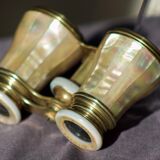 Twins Theatre / Napoleon model opera glasses in Mother-of-pearl and Golden Brass - Authentic