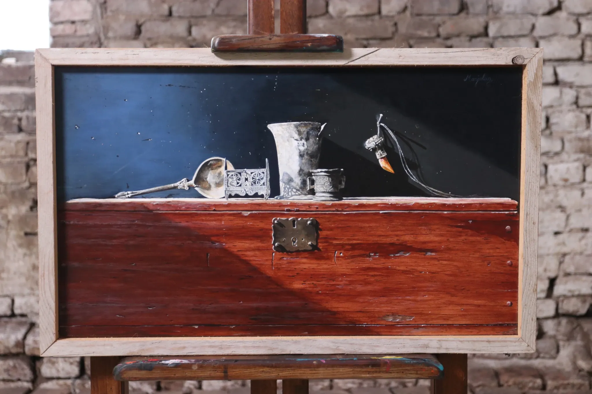 Still life with pewter finds on a chest – Marjolein van den Berg, c. 2011