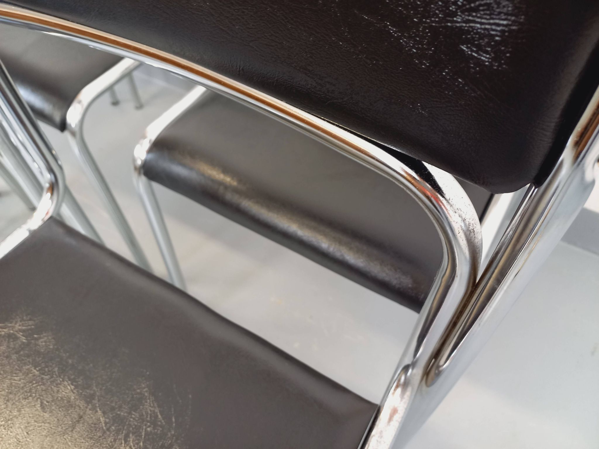 Set of 6 vintage Italian stackable chairs in chrome metal and skai.