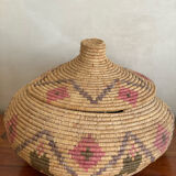Raffia basket with lid