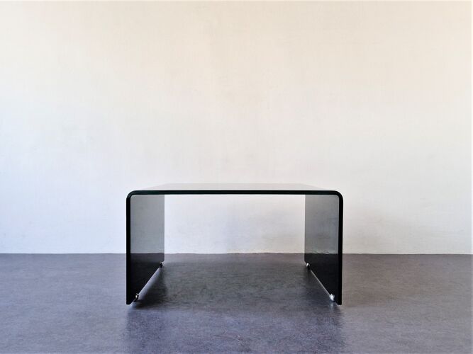Table basse en verre noir courbé