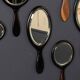Collection antique du 19ème siècle de vingt-cinq miroirs à main en bois