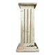 Colonne en béton gris