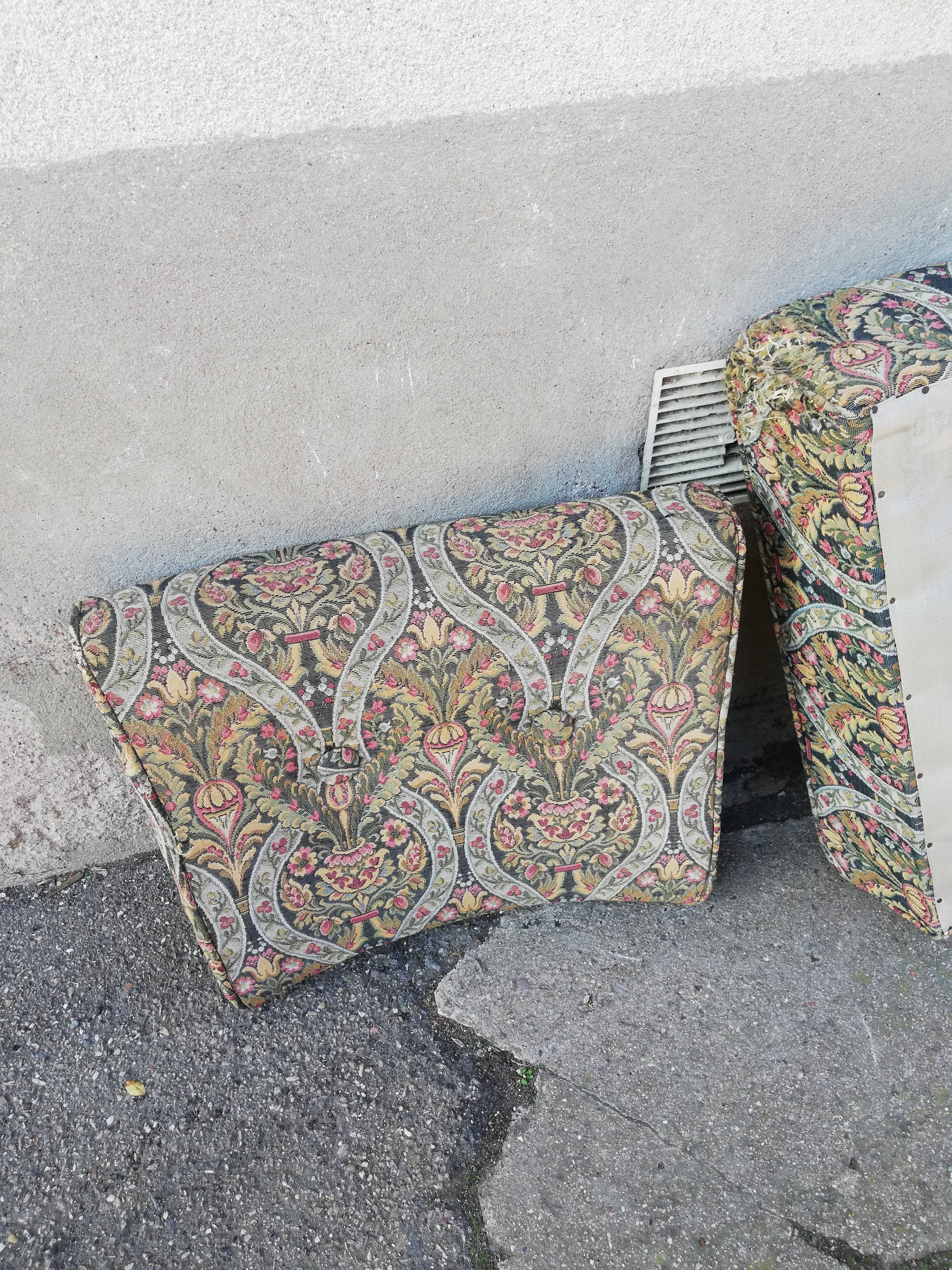 Armchair year 50 canage and compass foot