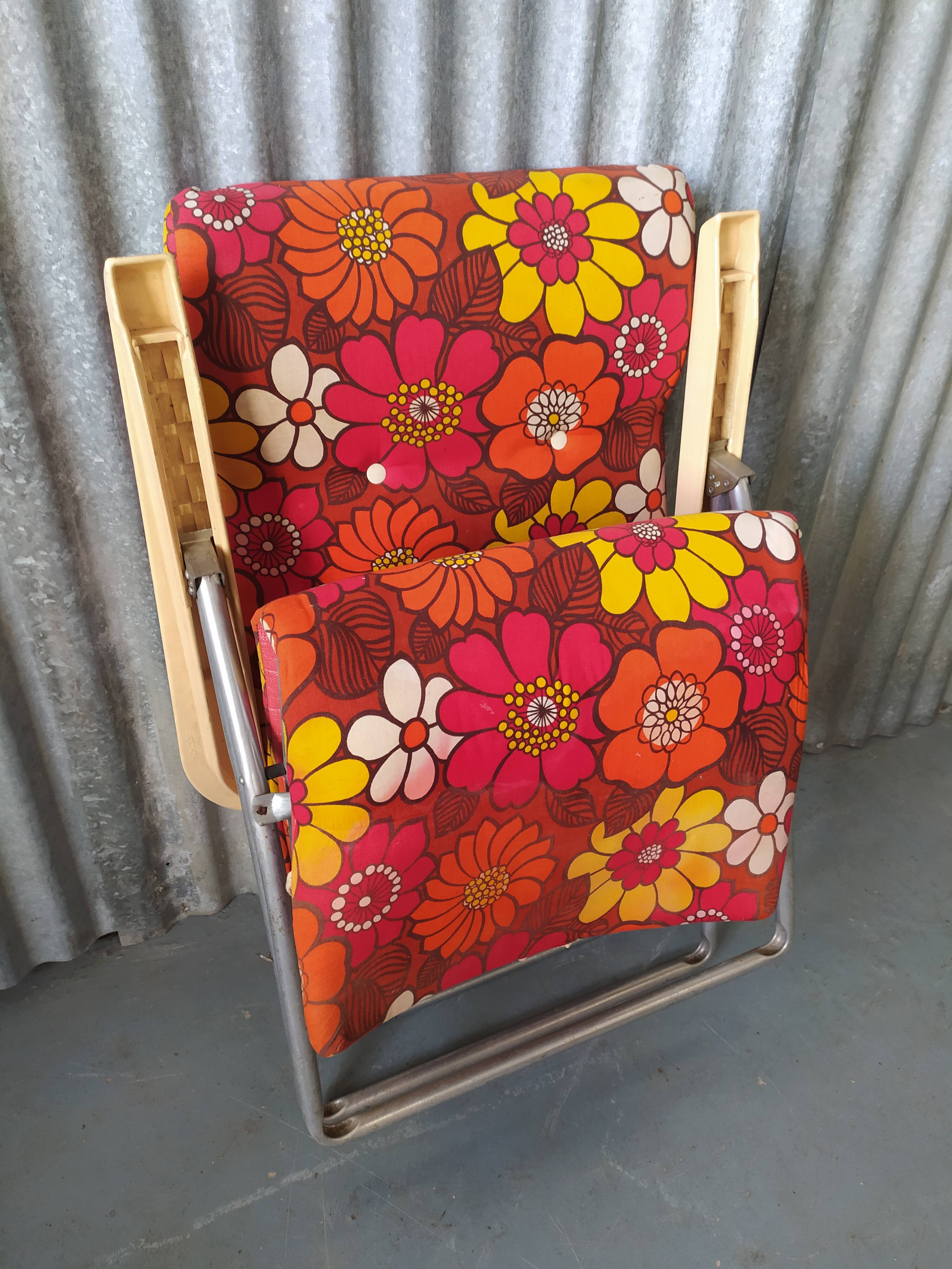Vintage sunbed lounger