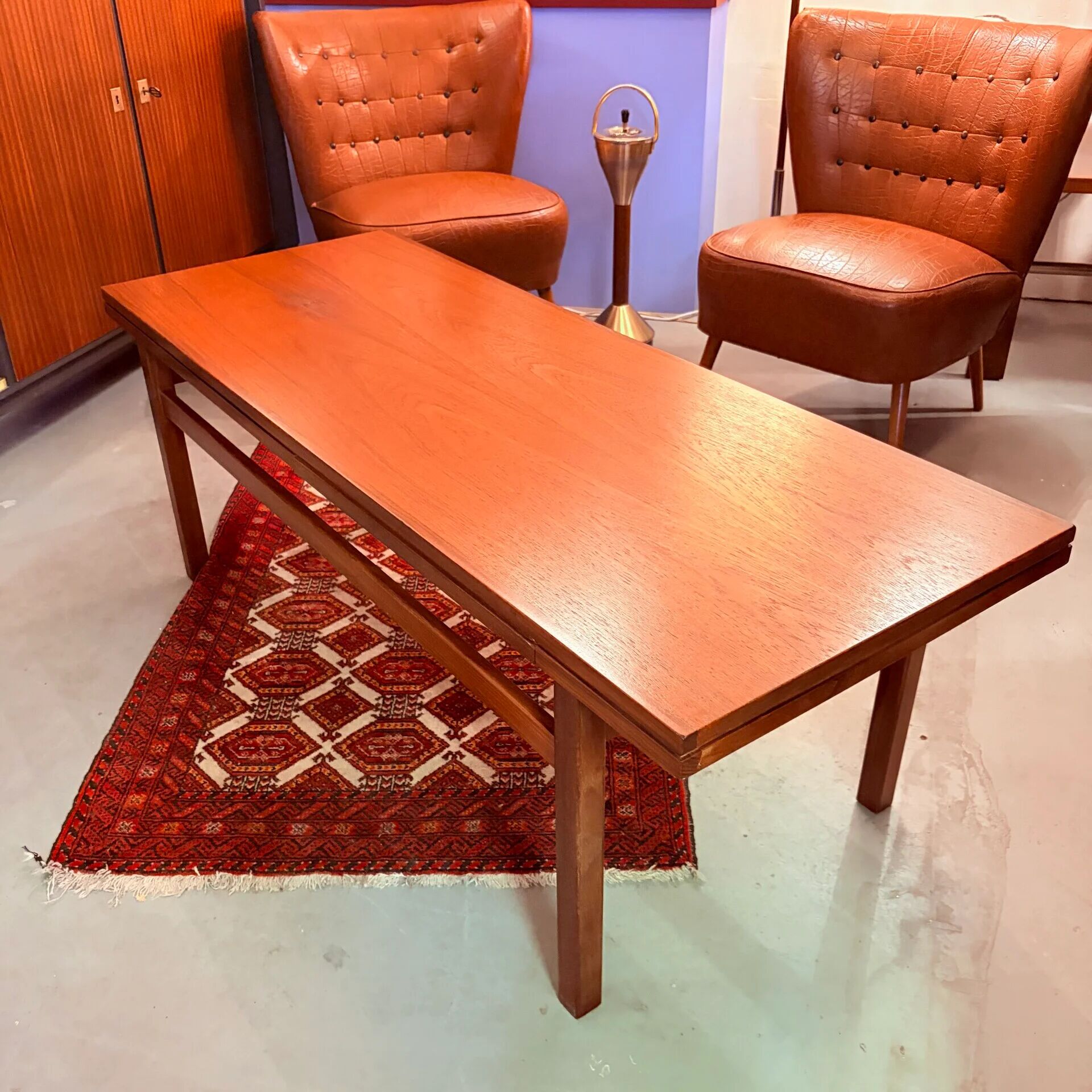 Table basse extensible des années 50, en placage de teck