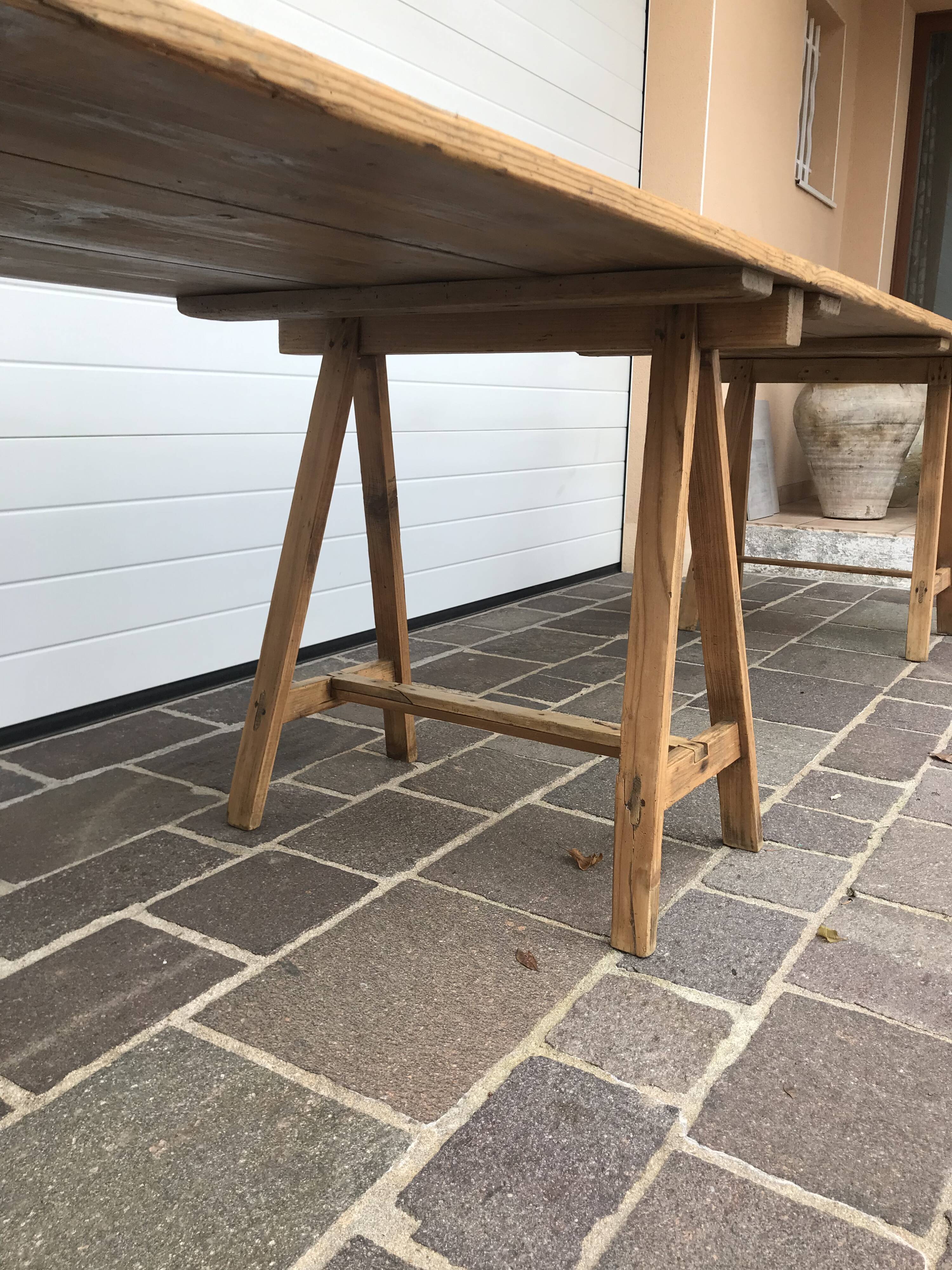 Winegrower's farm table