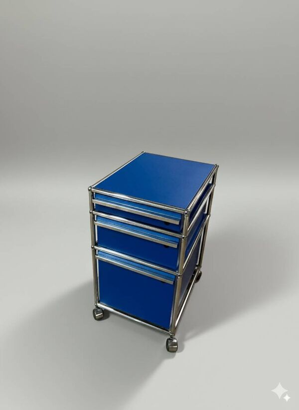 Caisson USM Haller M63 bleu mat – 3 tiroirs sur roulettes – design suisse