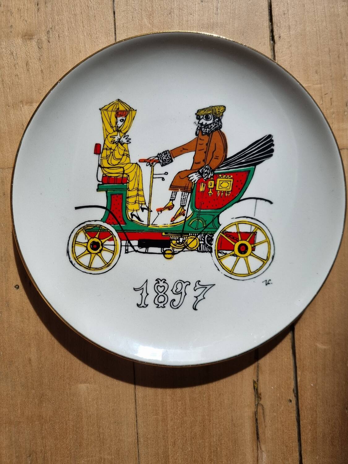 Dessert plates and their Gien earthenware dish illustrated by J. Charmoz automobile theme