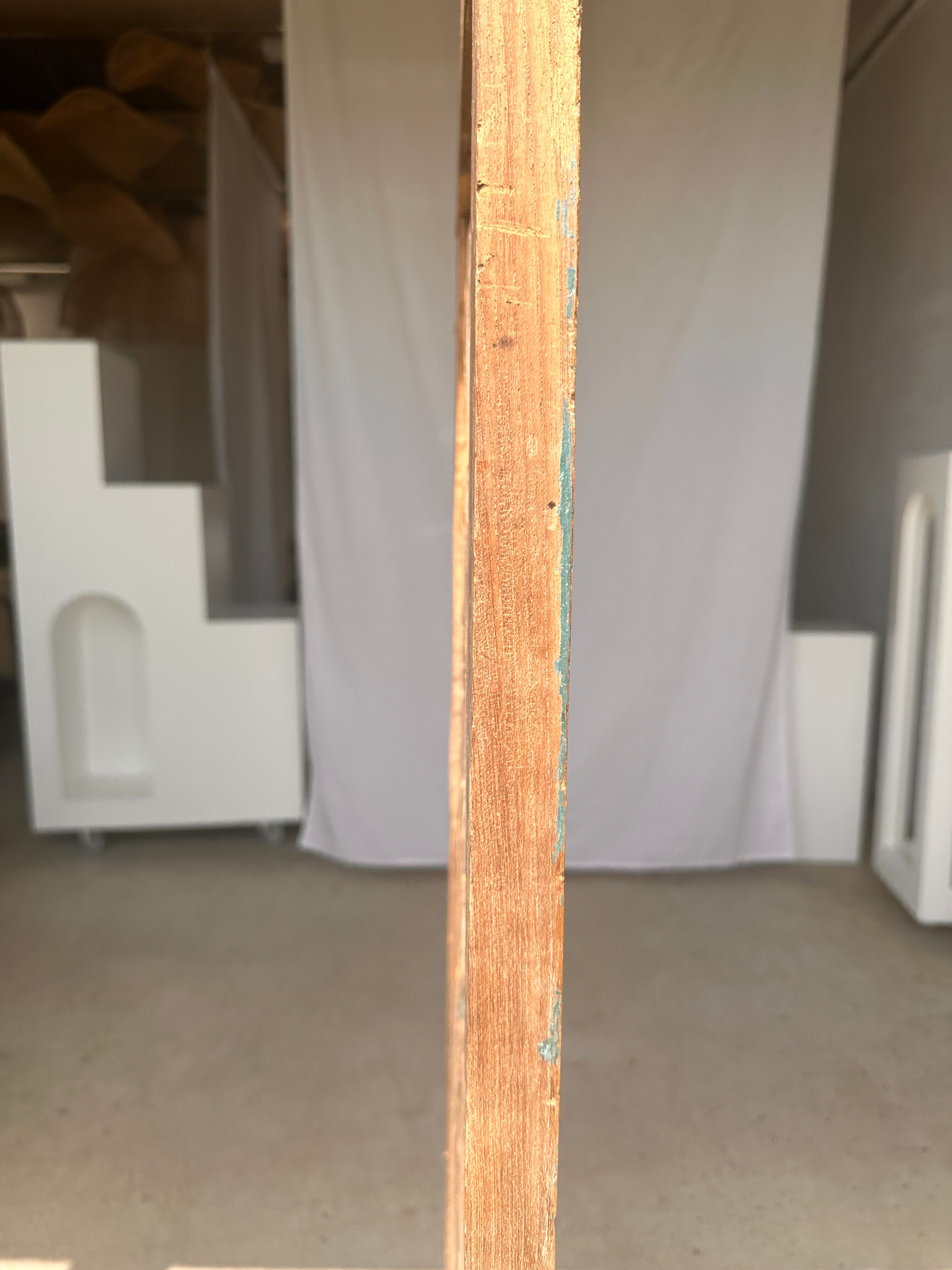 Rectangular Indonesian construction element with blue and yellow plant in carved wood