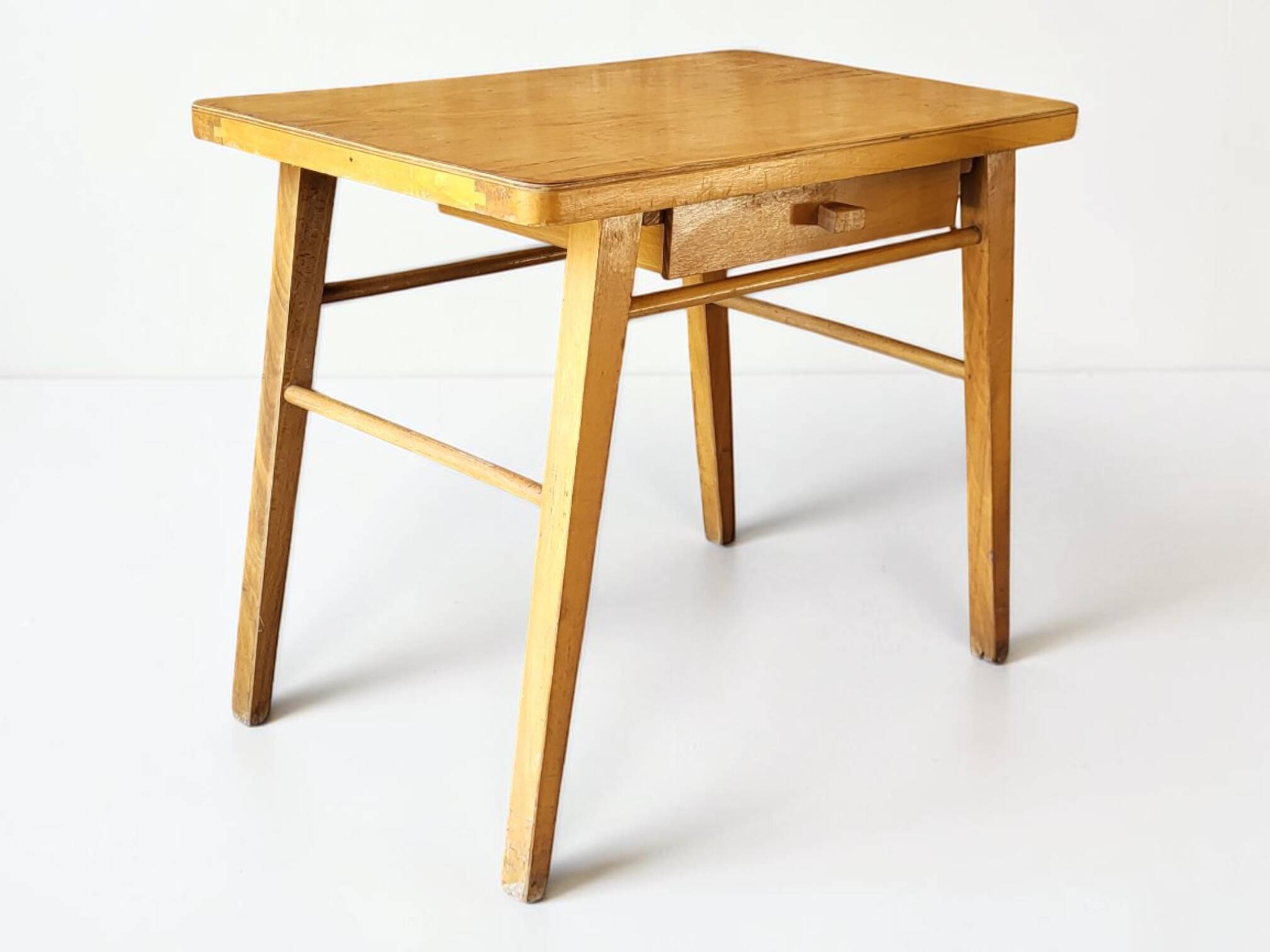 Baumann children's desk