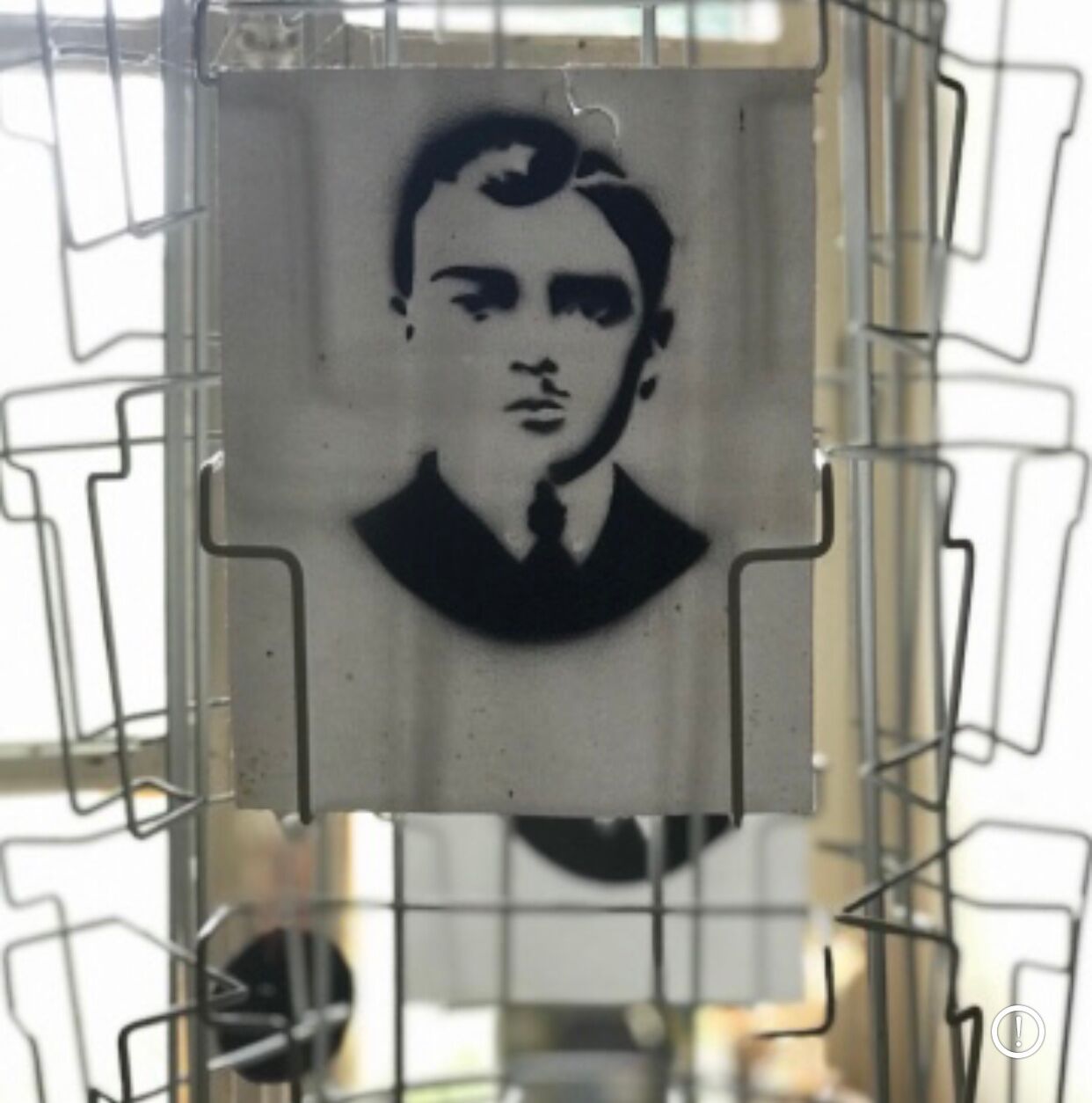 Professional turnstile display for photos or postcards