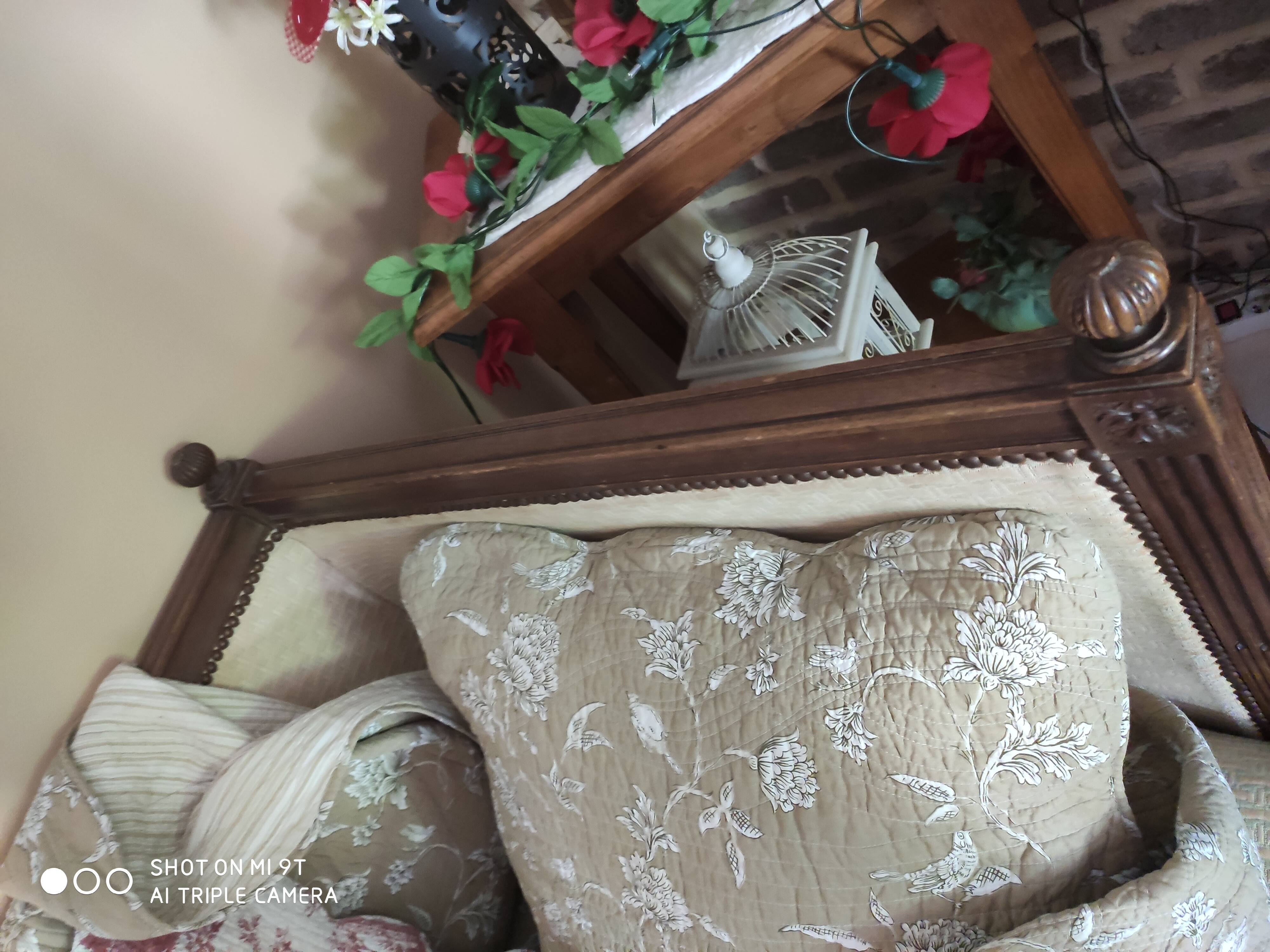 Antique Louis XVI style sofa, daybed with 8 legs and wooden frame, L182, W85, H95