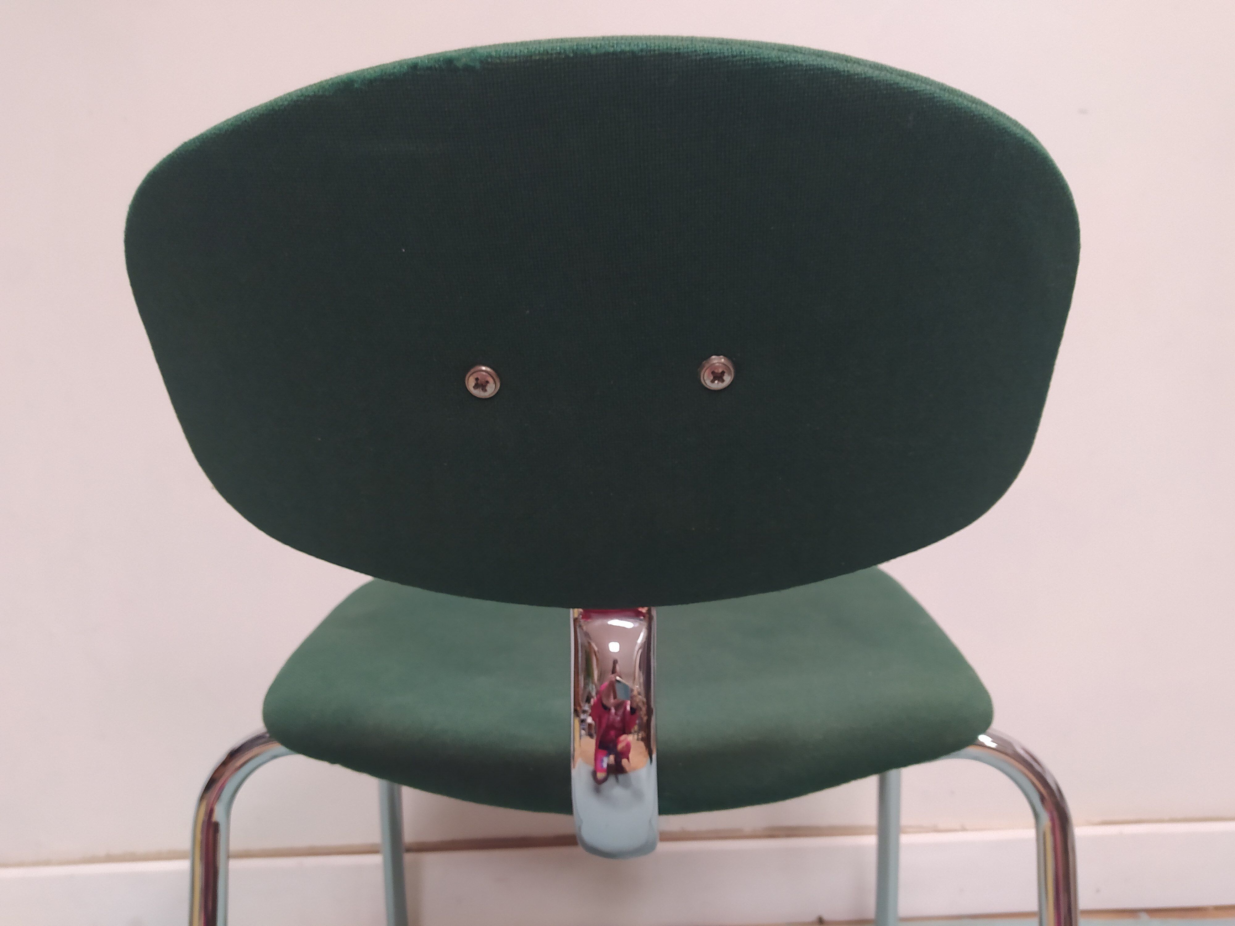 4 chairs made of green steelcase strafor fabric