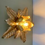 Vintage wall light in gold metal with leaf decorations