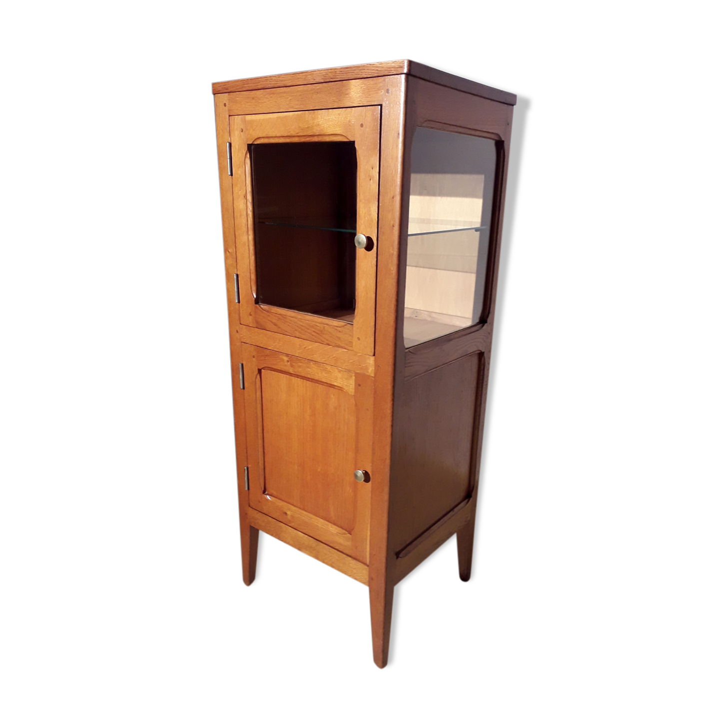 Furniture showcase compass feet