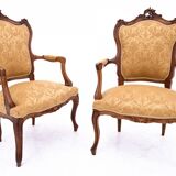 Une paire de fauteuils anciens, France, vers 1870.