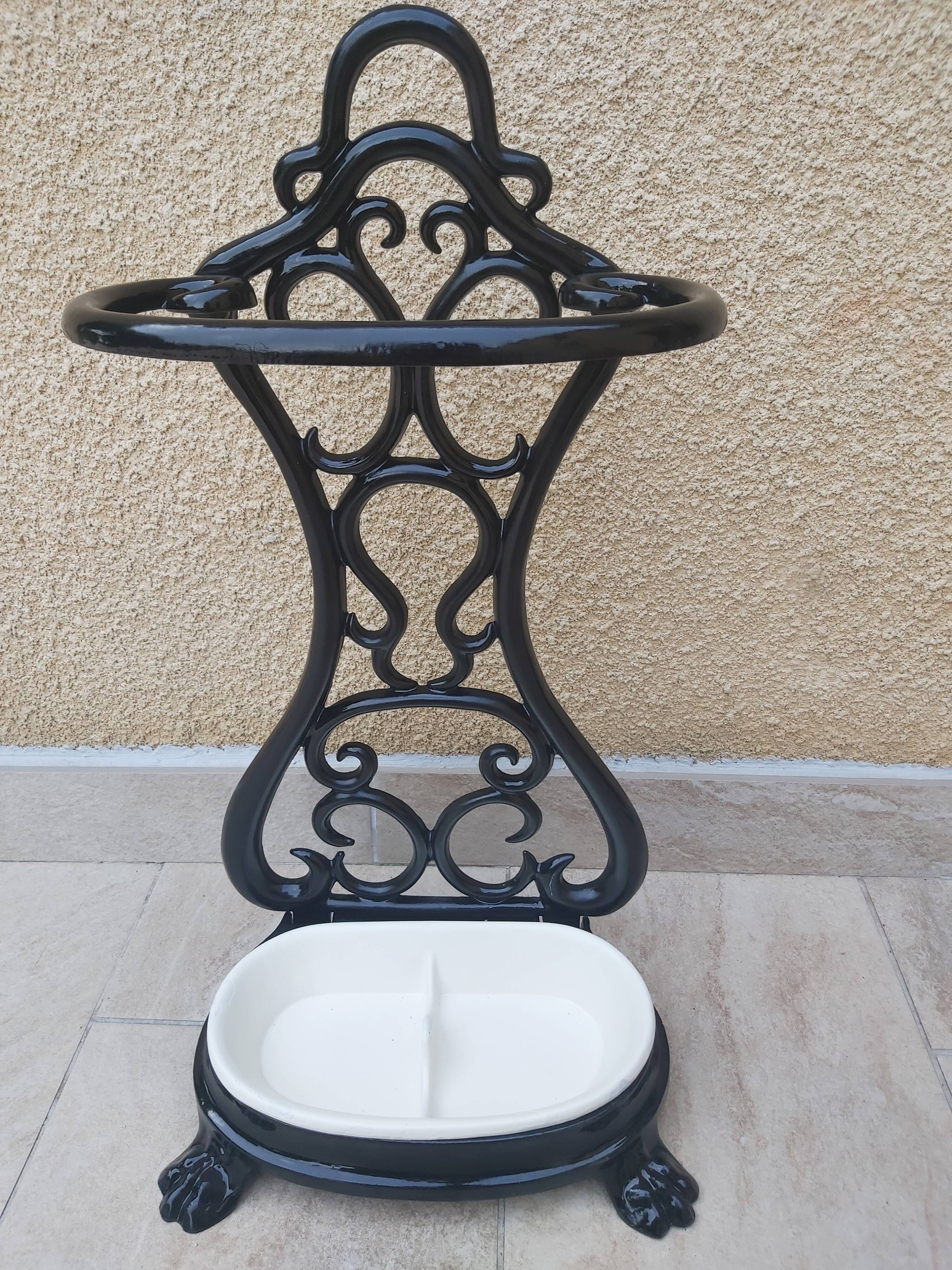 Cast iron umbrella holder