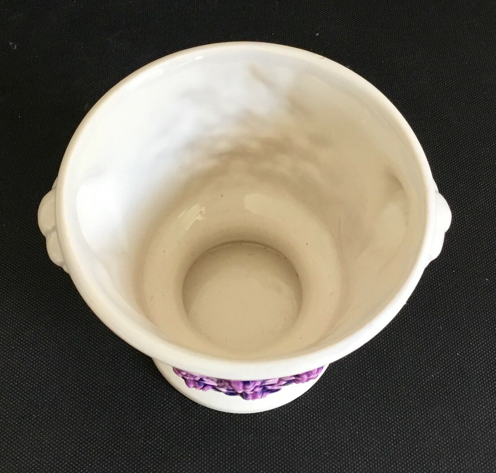 Ceramic pot holder carries purple plant Ljung Rosa suede