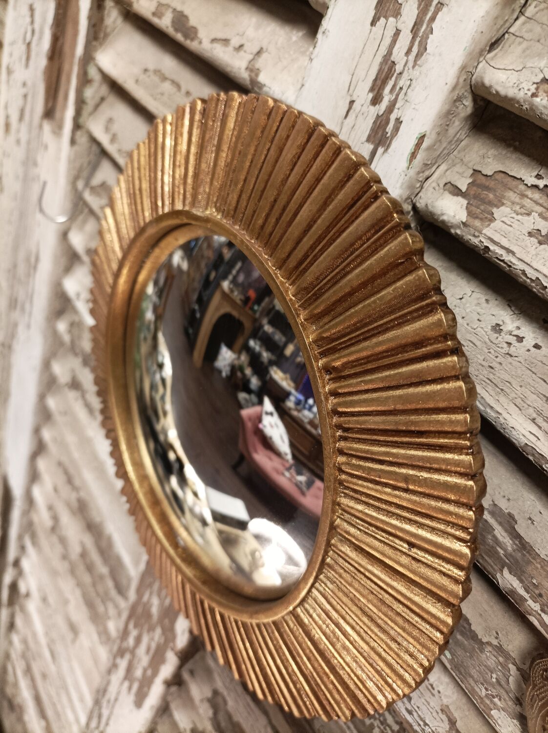 Convex mirror or golden witch's eye