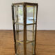Petite vitrine vintage en verre et laiton