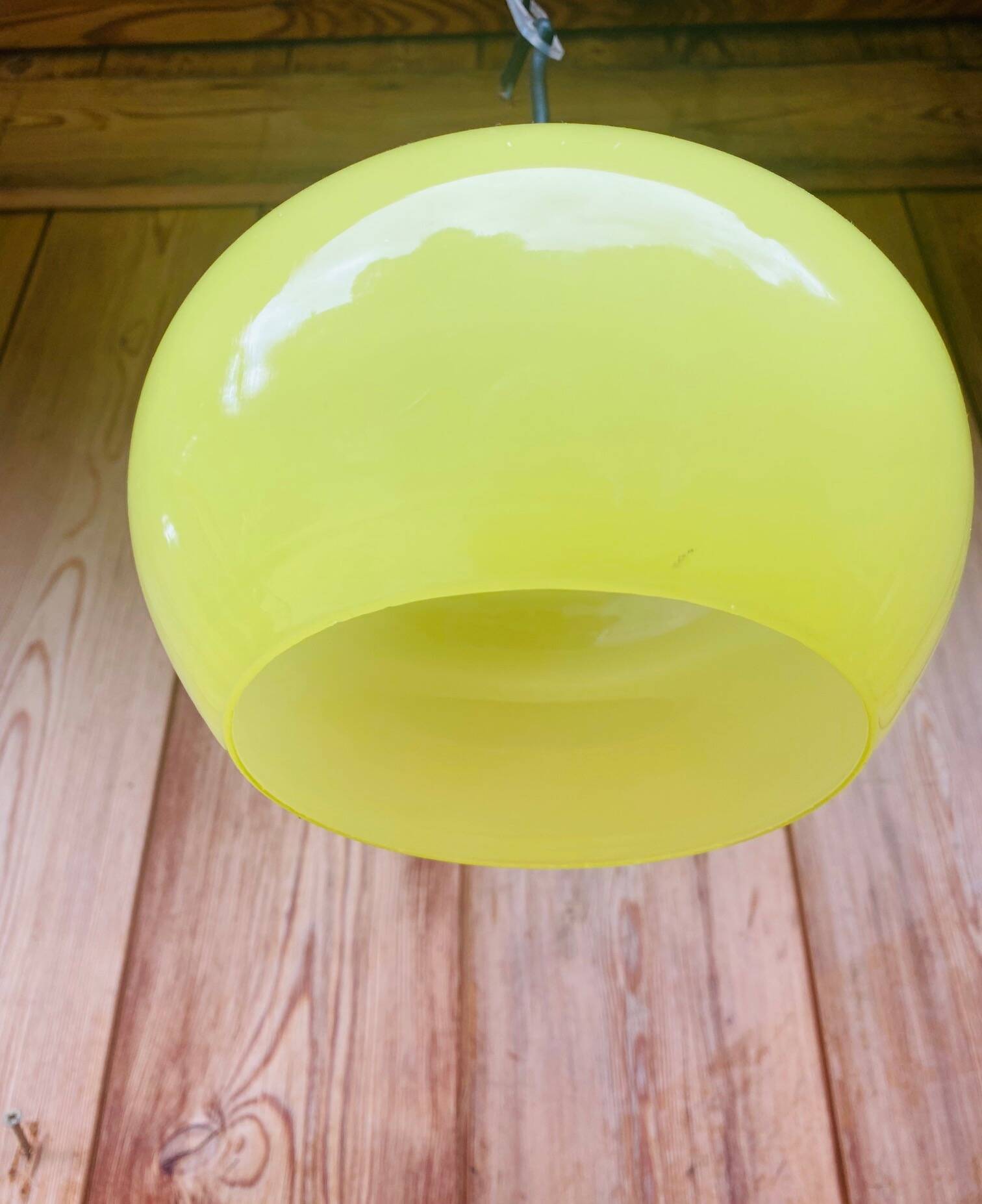 Suspension en opaline jaune vintage 70