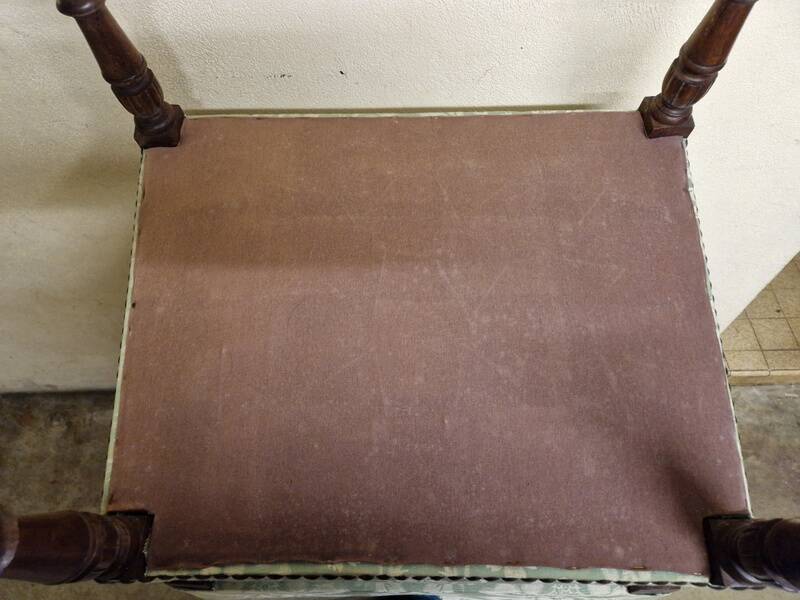 Antique Louis XIV style armchair in moulded wood and damask-style fabric.