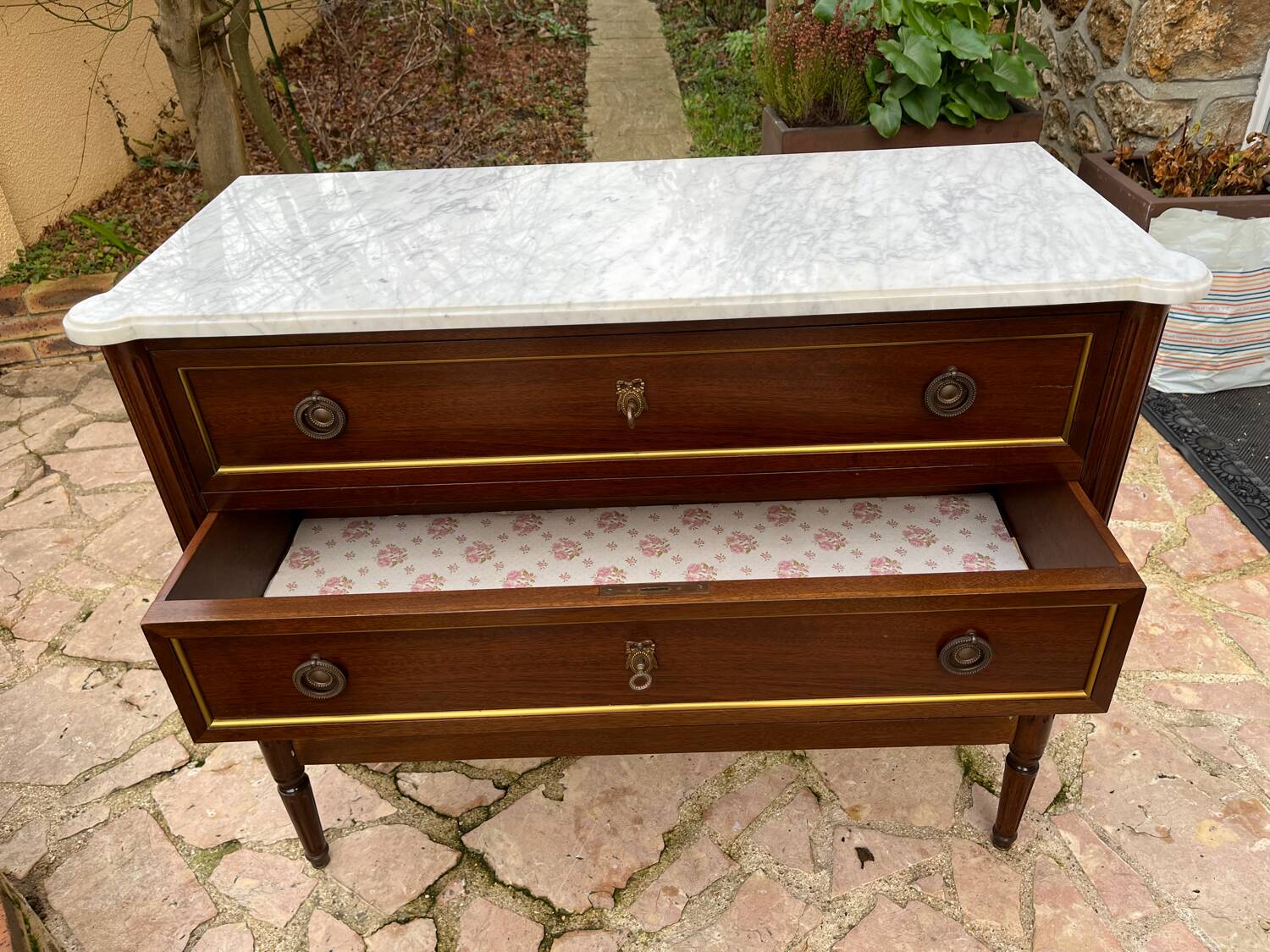 Old chest of drawers