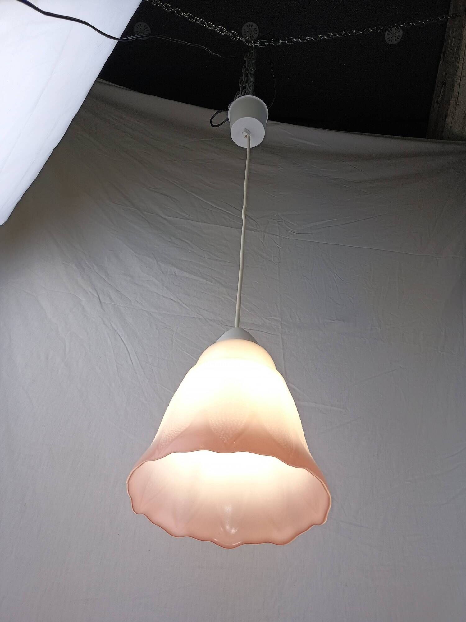 Mid-century white and pink glass suspension light, French vintage from the 1950s to 1960s.