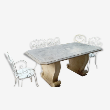 Table de jardin en pierre