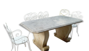 Table de jardin en pierre