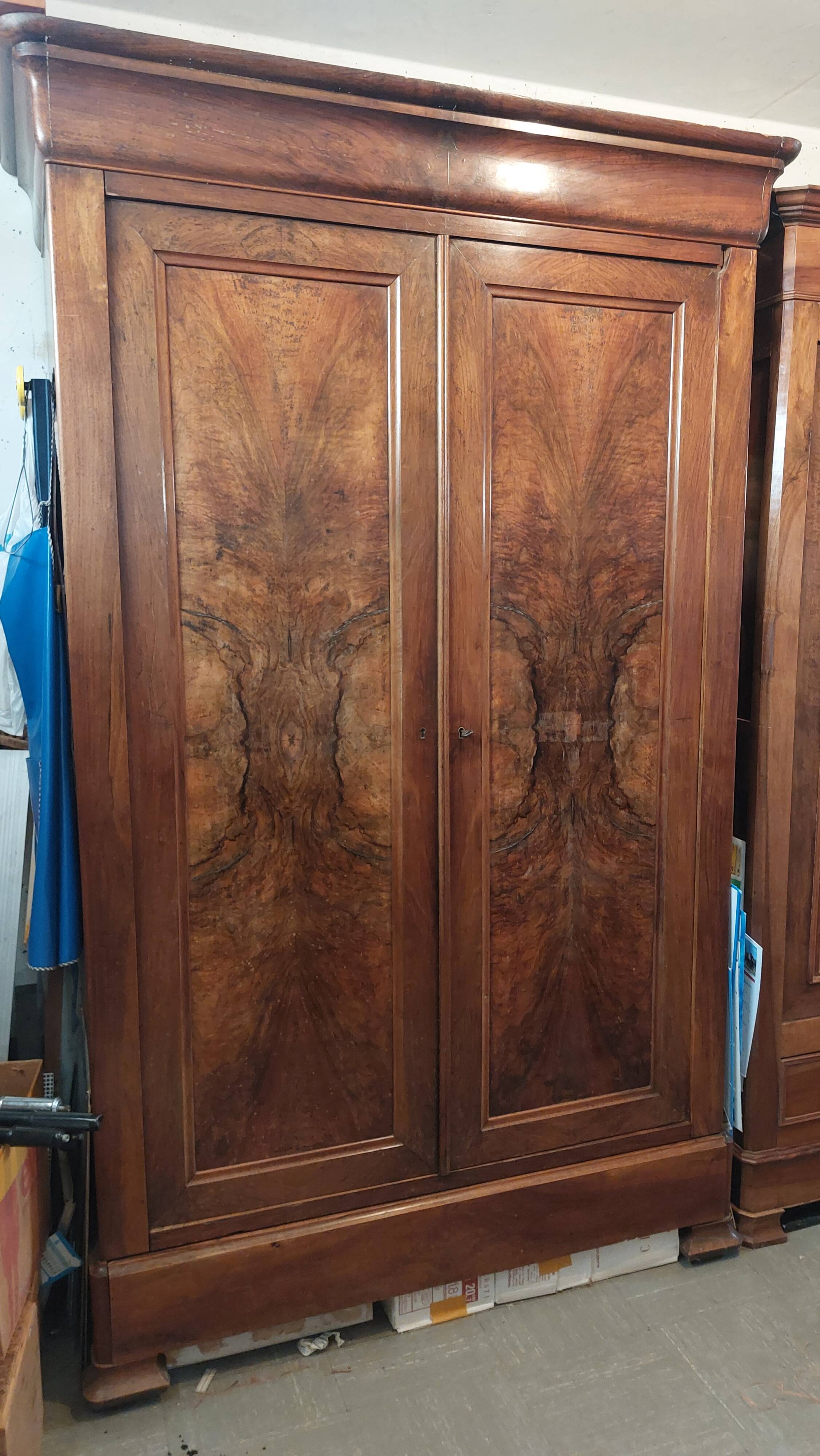 armoire ancienne en noyer